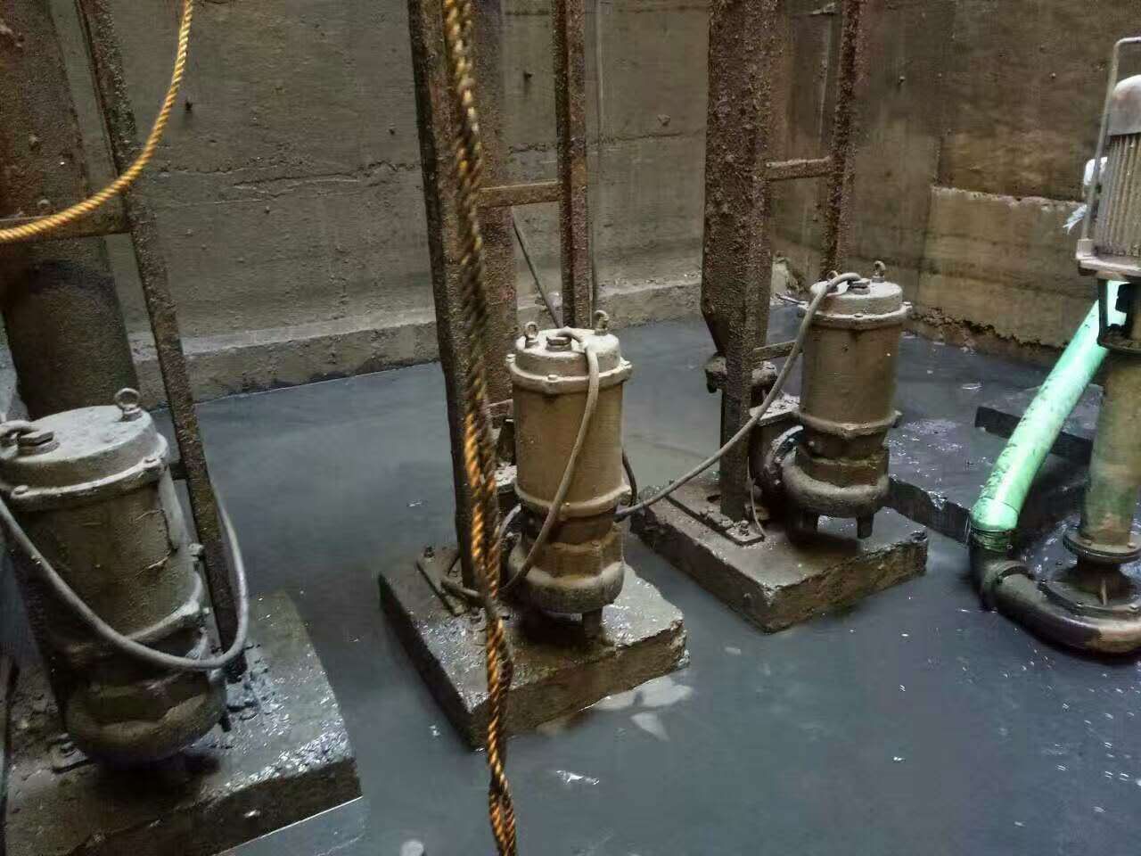 虎丘污水池清理